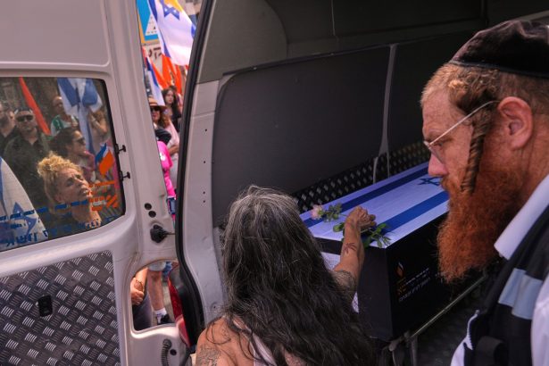 Hamas entrega cuerpos de rehenes a Israel: 16 aún desaparecidos