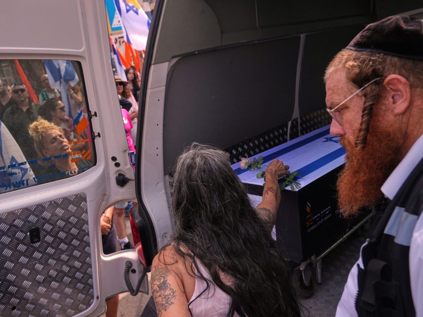 Hamas entrega cuerpos de rehenes a Israel: 16 aún desaparecidos