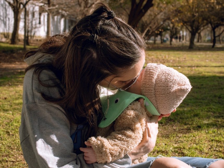Descubre la Maternidad Huérfana: Un Viaje de Resiliencia y Amor