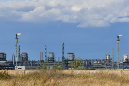 Ucrania lanza drones contra clave planta de gas en Rusia