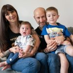 Felipe regresa a casa: su bebé supera un inédito trasplante de corazón