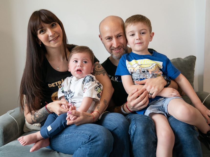 Felipe regresa a casa: su bebé supera un inédito trasplante de corazón