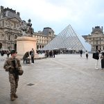 Impactante video: turista capta a ladrón del Louvre junto a joyas