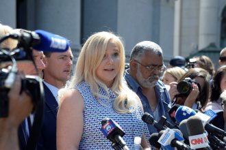 Revelaciones Impactantes: La Acusadora de Jeffrey Epstein Comparte su Dolor