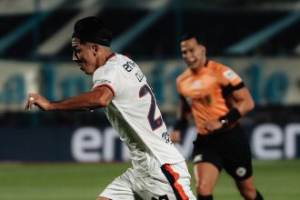 San Lorenzo da la vuelta a Atlético Tucumán y se acerca a la Sudamericana