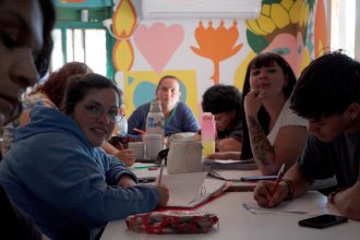 Orillas: La arquitecta rosarina que transforma fronteras con educación