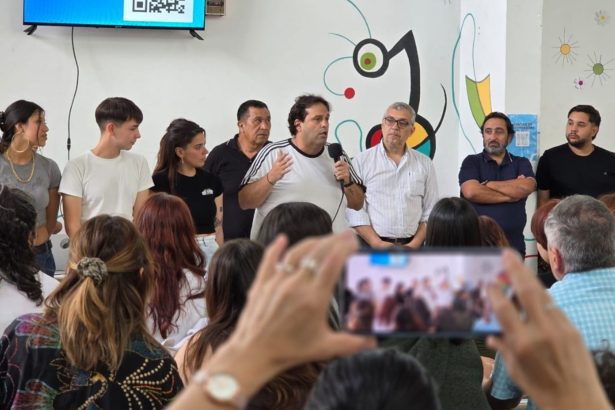 La Cámpora realiza acto de campaña en escuela con concejales y funcionarios