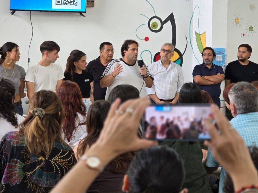 La Cámpora realiza acto de campaña en escuela con concejales y funcionarios
