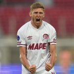 Lanús cede ventaja y empata con U de Chile en polémico final