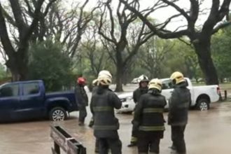 Emergencia en Bajo Belgrano: Caño maestro reventado inunda calles