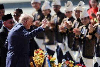Donald Trump deslumbra en Malasia: ¡Baile y alfombra roja!