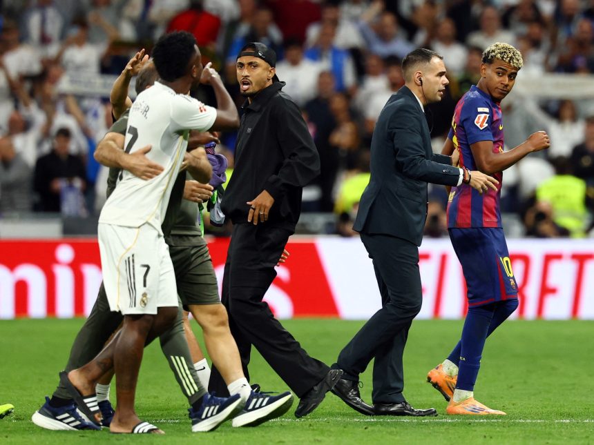 El gesto de Vinicius que desató la polémica en el Clásico