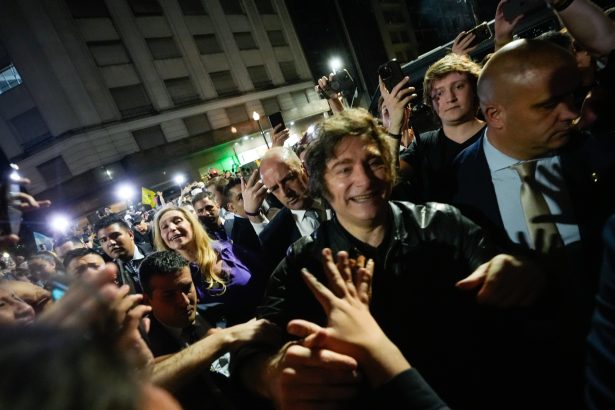 Javier Milei: Un gesto hacia la oposición tras su victoria electoral