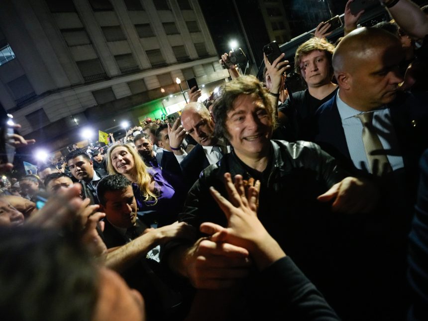 Javier Milei: Un gesto hacia la oposición tras su victoria electoral