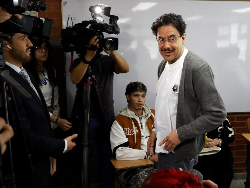 Iván Cepeda: Candidato Presidencial del Pacto Histórico en Colombia