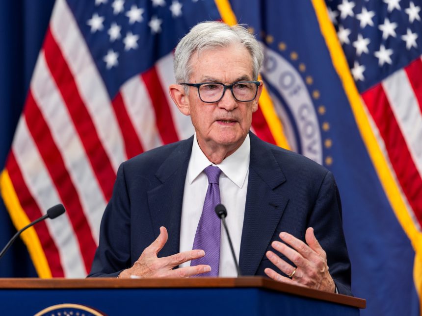 Fed Reduce Tasas por Segunda Vez en Medio de Incerteza Gubernamental