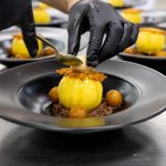 Descubre los Mejores Pasteleros: Postres y Esculturas de Chocolate