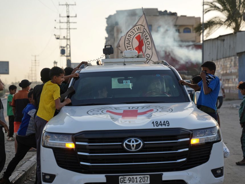 Israel entrega cuerpos de 30 palestinos tras liberar rehenes