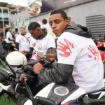 Río en Crisis: Favelas bajo Marcha Blanca y Nuevos Tiroteos