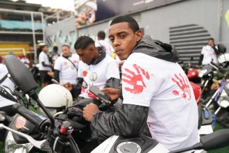 Río en Crisis: Favelas bajo Marcha Blanca y Nuevos Tiroteos