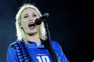 Linkin Park Impacta: Nueva Vocalista Conquista Fans y Rinde Homenaje a Maradona