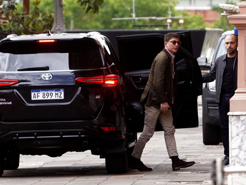 Milei decide: ¿Santiago Caputo liderará el ministerio político?