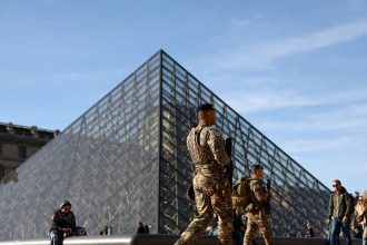 El asombroso robo al Louvre: un thriller digno de Tarantino