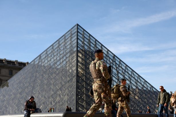 El asombroso robo al Louvre: un thriller digno de Tarantino