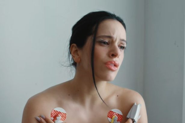 Rosalía sorprende: su nuevo disco ‘Lux’ rinde homenaje a Dios en 14 idiomas