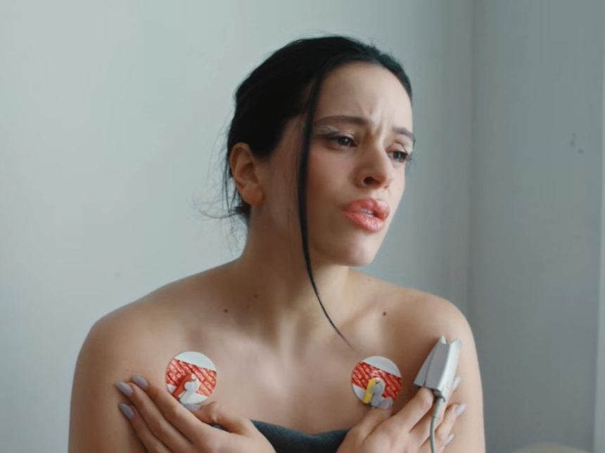 Rosalía sorprende: su nuevo disco ‘Lux’ rinde homenaje a Dios en 14 idiomas