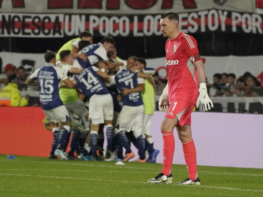 ¡Increíble! Gimnasia rompe la racha en el Monumental tras 20 años