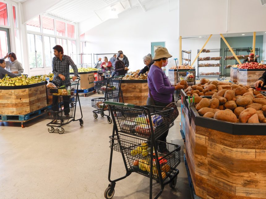 Sin ayuda del gobierno: el drama alimentario de millones en EE.UU