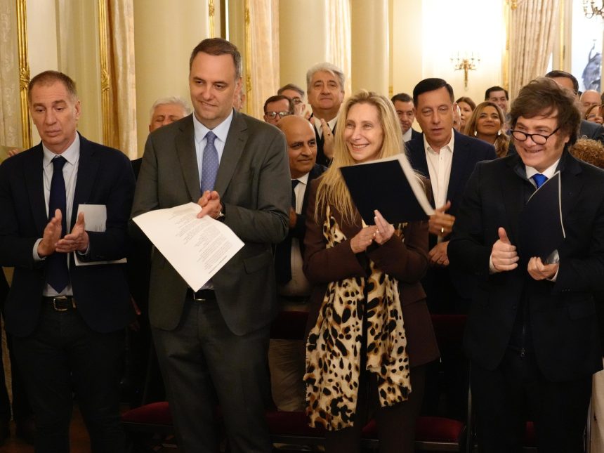 Javier Milei se une a evangélicos: emotiva oración en la Casa Rosada