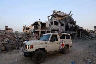 Hamas entrega a la Cruz Roja el cuerpo de rehén israelí en Gaza