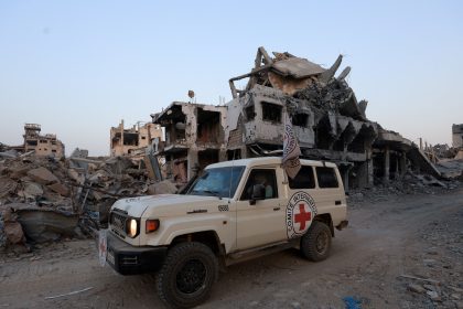 Hamas entrega a la Cruz Roja el cuerpo de rehén israelí en Gaza