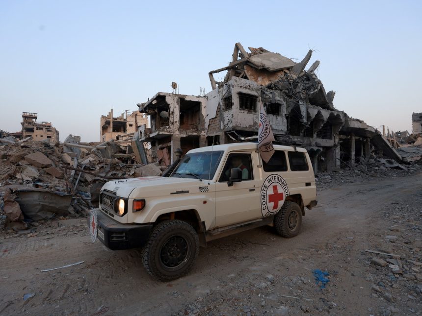 Hamas entrega a la Cruz Roja el cuerpo de rehén israelí en Gaza