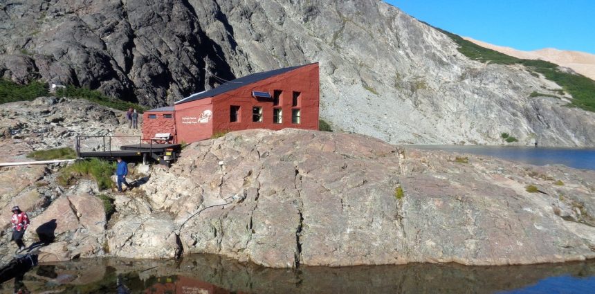 Bariloche en Crisis: Cancelan Habilitaciones para Refugios de Montaña