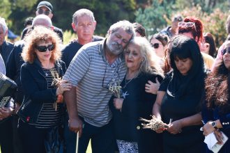 Desgarrador adiós en José C. Paz: El padre de Renzo Benítez llora