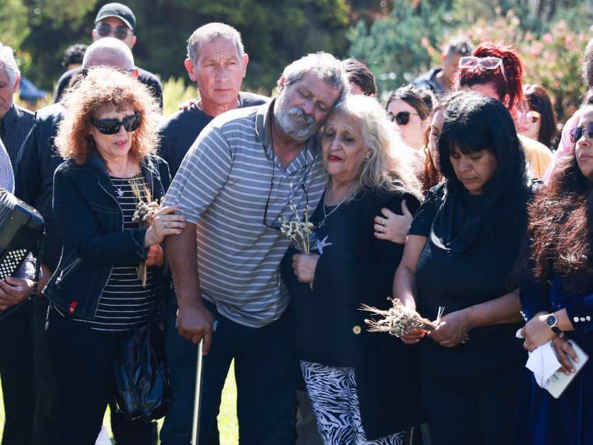 Desgarrador adiós en José C. Paz: El padre de Renzo Benítez llora