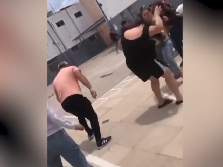 Impactante: Dos madres se enfrentan a golpes en escuela de José C. Paz
