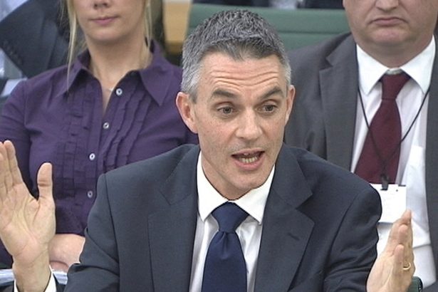 Escándalo en la BBC: Dimiten dos directores por manipulación de Trump