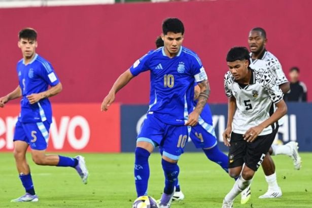 Argentina arrasa a Fiji 7-0: Uriel Ojeda brilla con un triplete