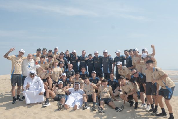 Sub 17 de Placente: Aventura en el desierto de Qatar rumbo a 16avos
