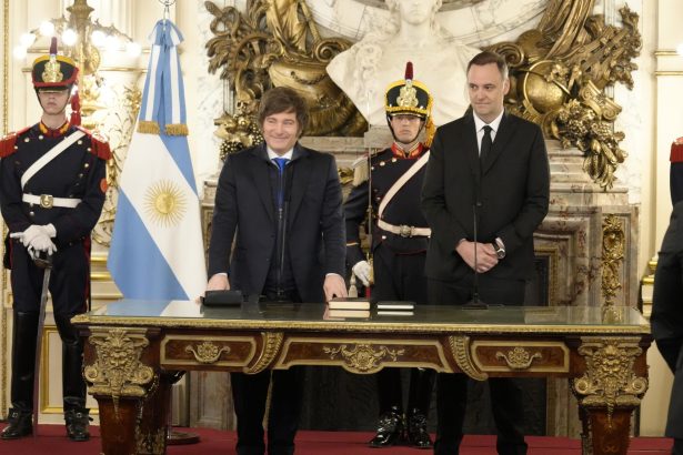 El Gobierno disuelve la Secretaría de Medios y refuerza la Jefatura