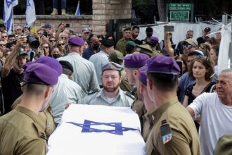 Emotivo funeral del soldado Hadar Goldin: ausente Netanyahu