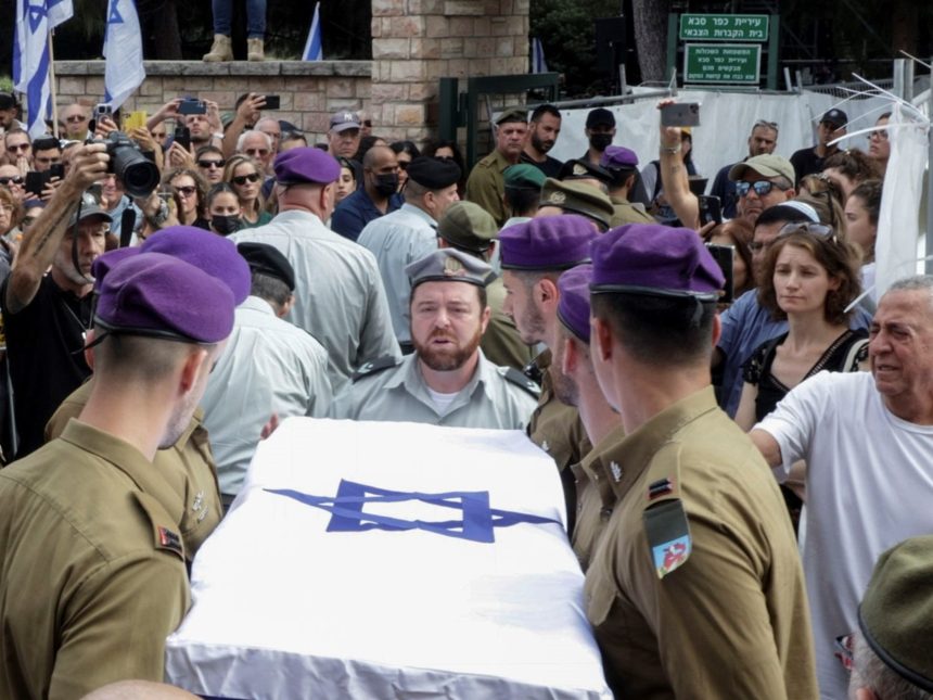 Emotivo funeral del soldado Hadar Goldin: ausente Netanyahu