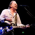 Cómo una frase de Neil Young transformó el rock: Oasis, Lennon y Cobain