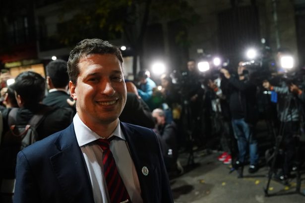 Legislador porteño sigue los pasos de Vidal y busca empleo en LinkedIn