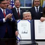 Trump firma ley que pone fin al cierre gubernamental más largo en EE.UU