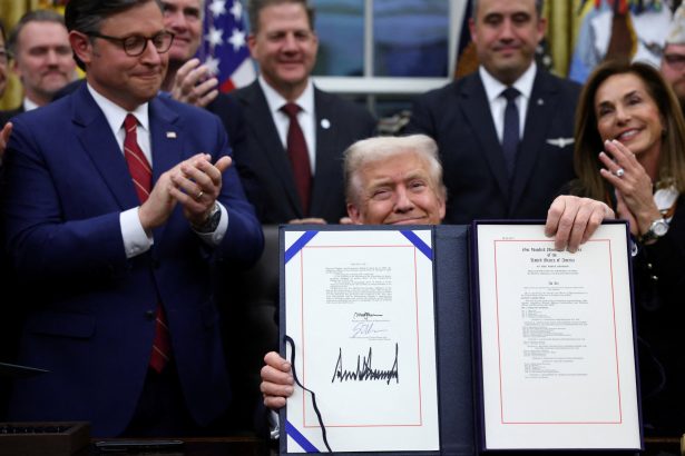 Trump firma ley que pone fin al cierre gubernamental más largo en EE.UU